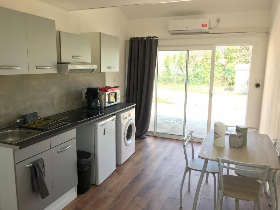 Loue Studio Dans Une Villa Avec Piscine Terrasse Saint-Theodorit Zewnętrze zdjęcie