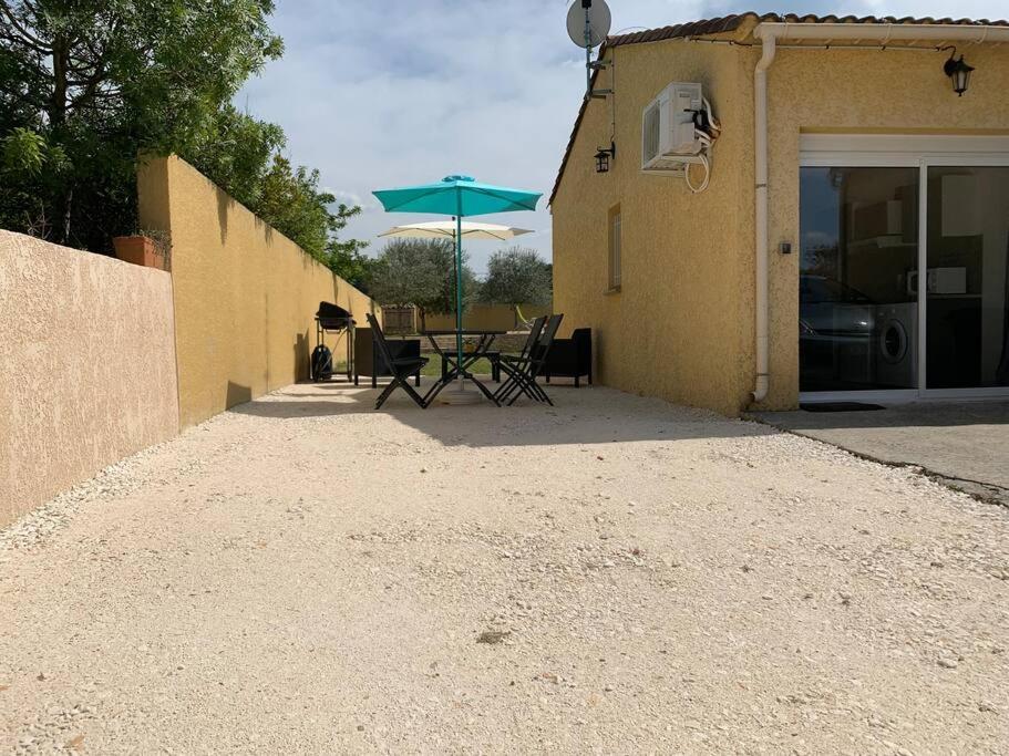 Loue Studio Dans Une Villa Avec Piscine Terrasse Saint-Theodorit Zewnętrze zdjęcie